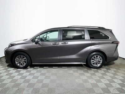 2024 Toyota Sienna XLE 8 Passenger