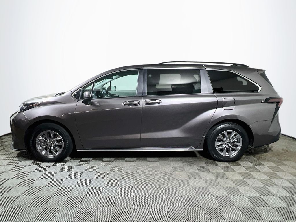 2024 Toyota Sienna XLE 8 Passenger