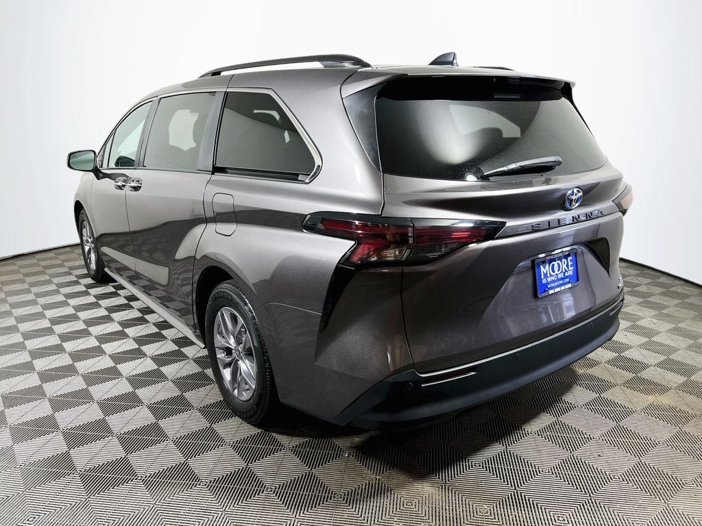 2024 Toyota Sienna XLE 8 Passenger