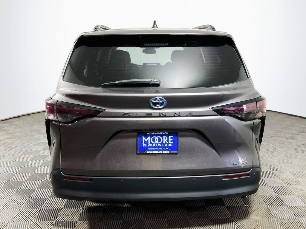 2024 Toyota Sienna XLE 8 Passenger
