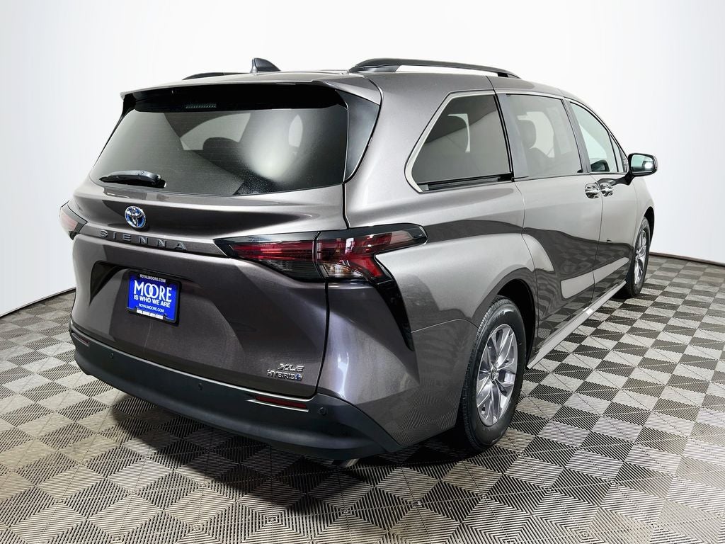 2024 Toyota Sienna XLE 8 Passenger