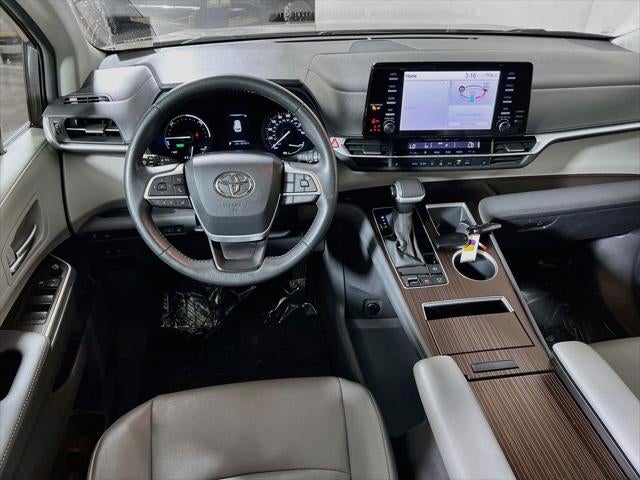 2024 Toyota Sienna XLE 8 Passenger