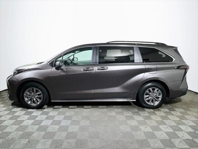2024 Toyota Sienna XLE 8 Passenger