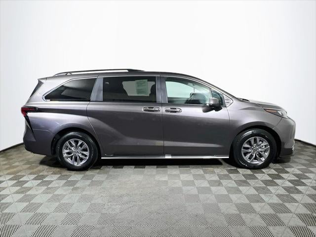 2024 Toyota Sienna XLE 8 Passenger