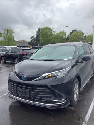 2024 Toyota Sienna XLE 8 Passenger