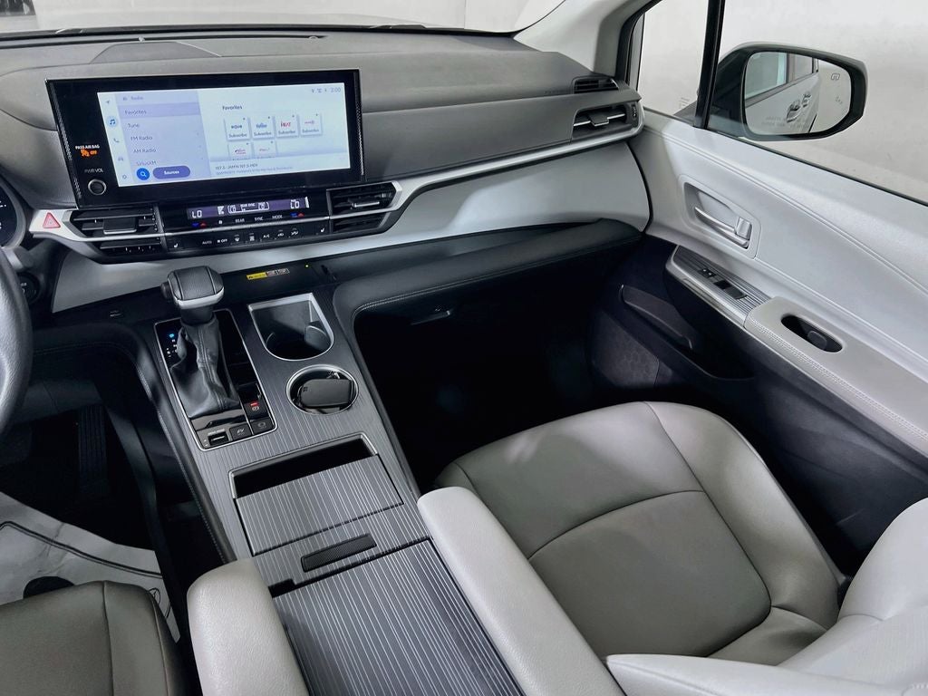 2025 Toyota Sienna XLE 8 Passenger