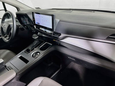 2025 Toyota Sienna XLE 8 Passenger