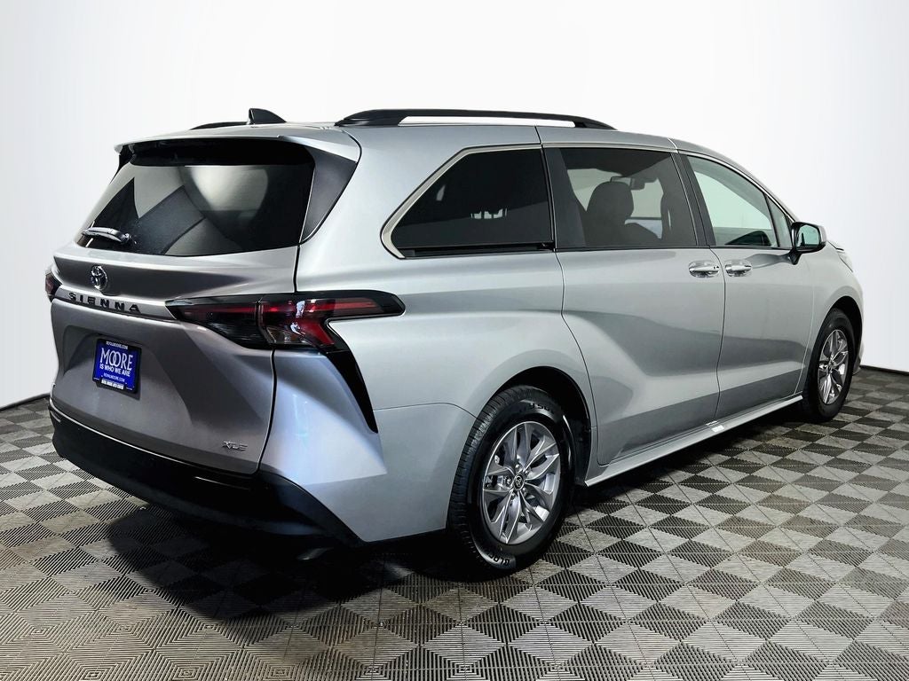 2025 Toyota Sienna XLE 8 Passenger