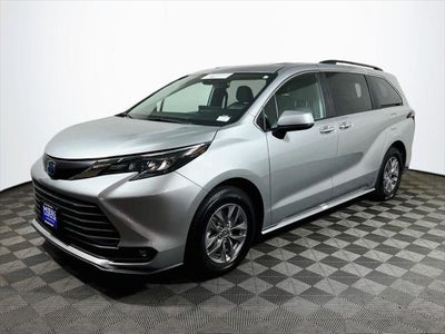 2025 Toyota Sienna XLE 8 Passenger