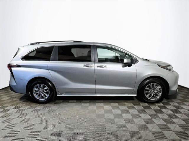 2025 Toyota Sienna XLE 8 Passenger