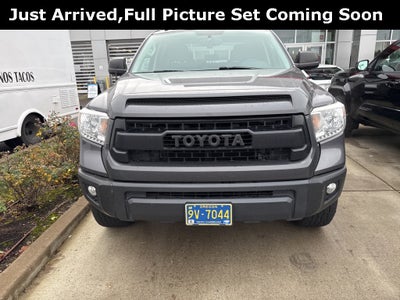 2017 Toyota Tundra SR5 5.7L V8