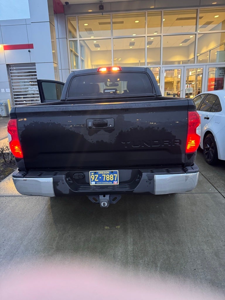 2017 Toyota Tundra SR5 5.7L V8