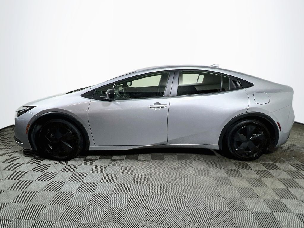 2025 Toyota Prius LE