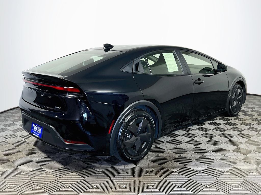 2025 Toyota Prius LE