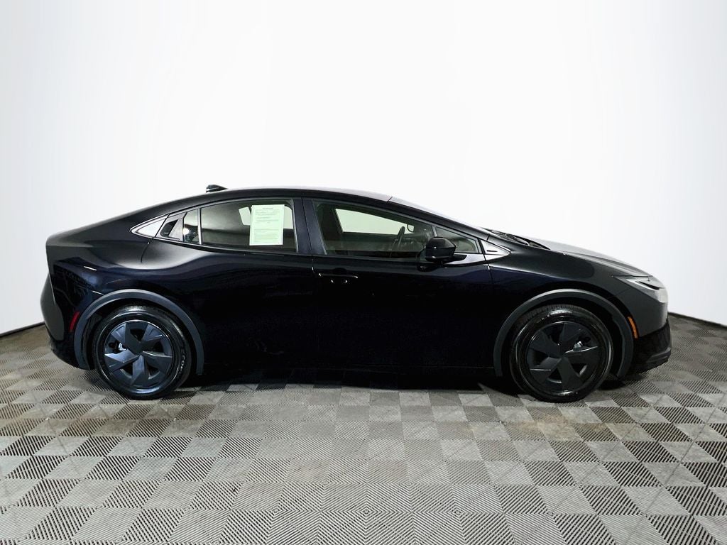 2025 Toyota Prius LE