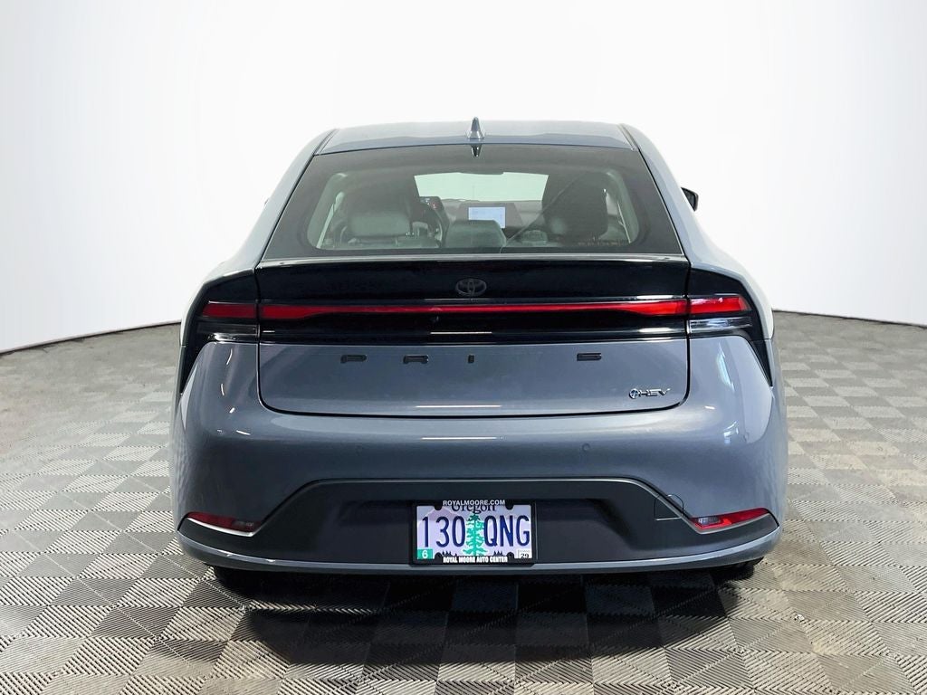 2025 Toyota Prius LE