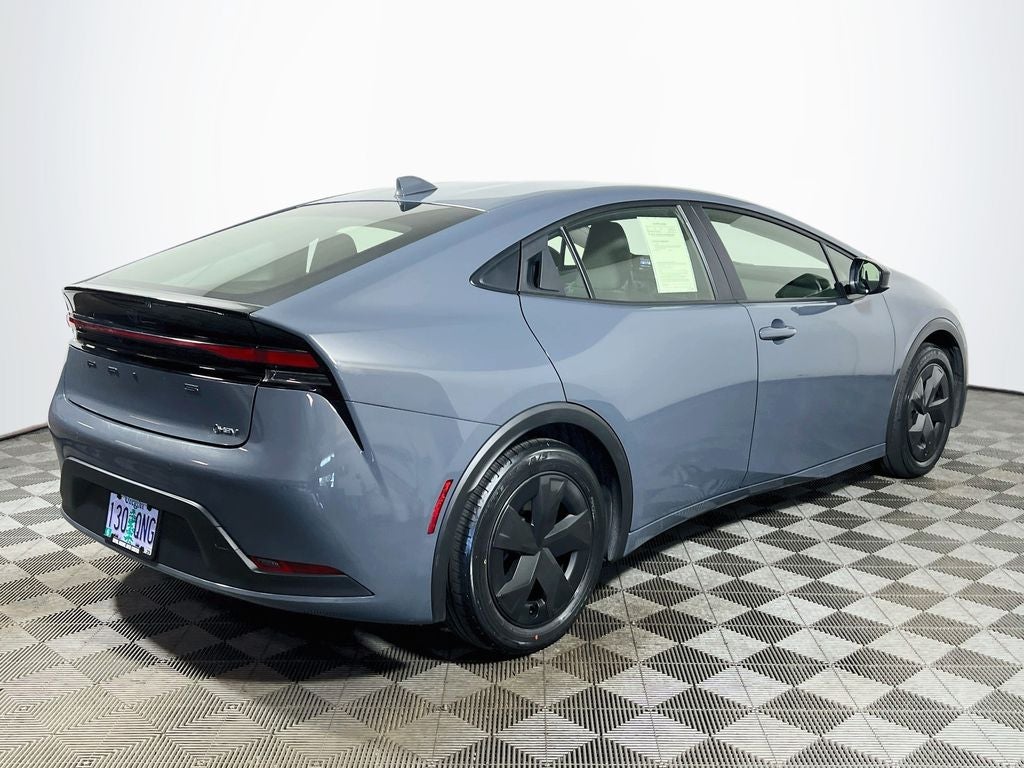 2025 Toyota Prius LE