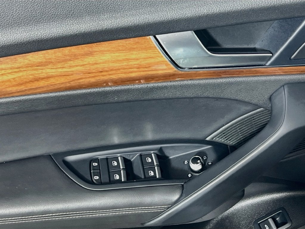 2023 Audi Q5 45 S line Premium quattro